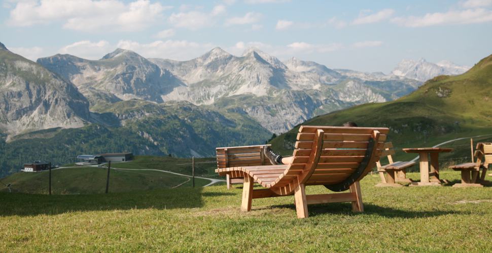 Bank zu einem Panoramablick in Obertauern