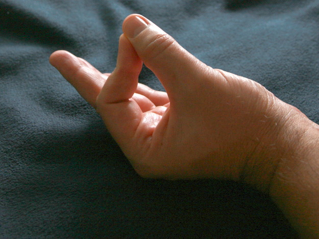 Zeigefinger ausgestreckt kleiner finger und Was bedeutet