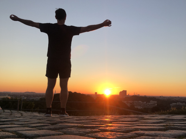 Meditation bei Sonnenaufgang